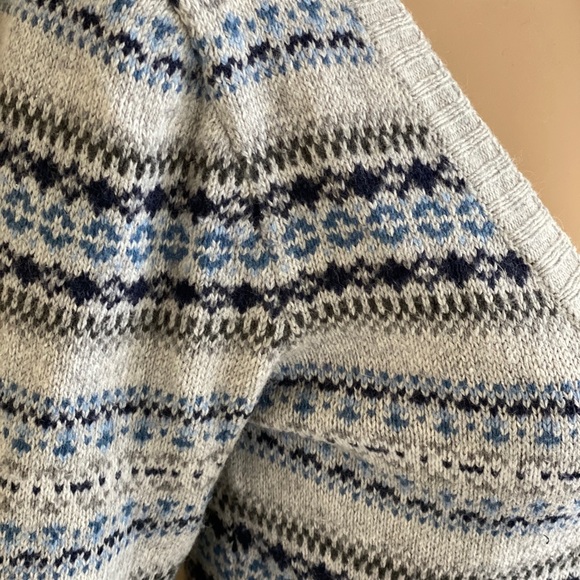 Kaisely V-Neck Sweater - Picture 5 of 9